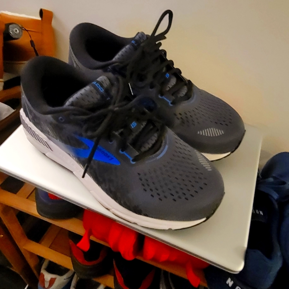 Mens Brooks sneakers